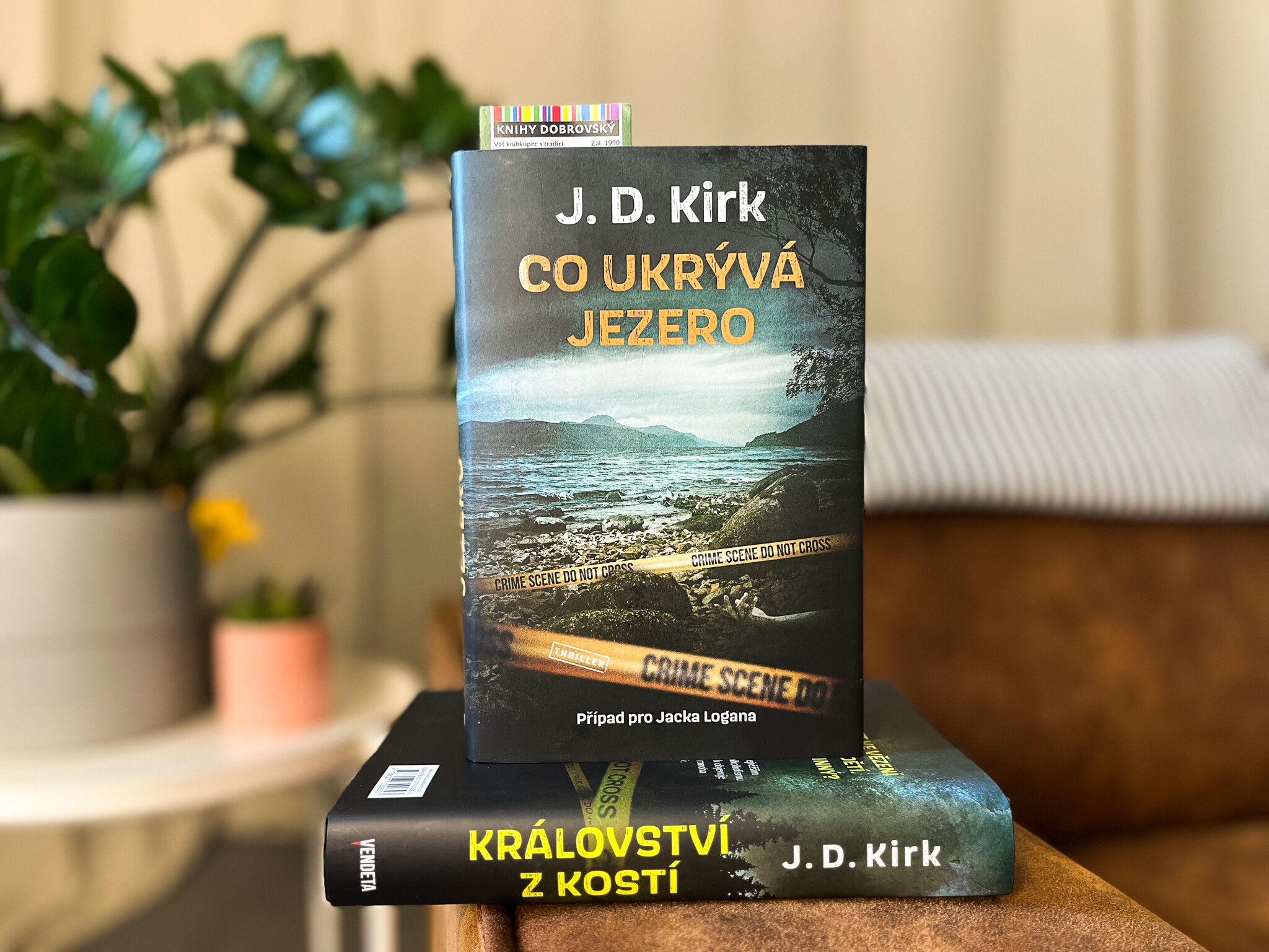 Co ukrývá jezero